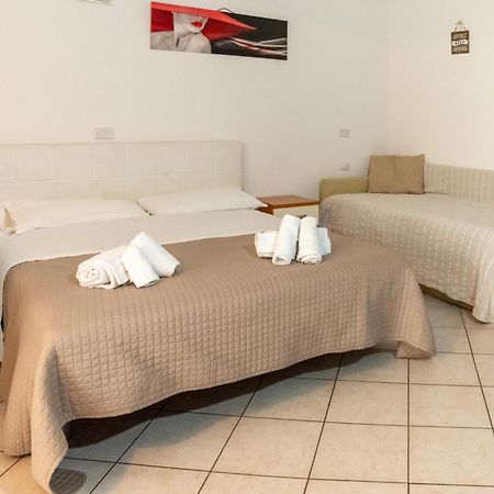 Residence Alessandra Чезенатико Экстерьер фото