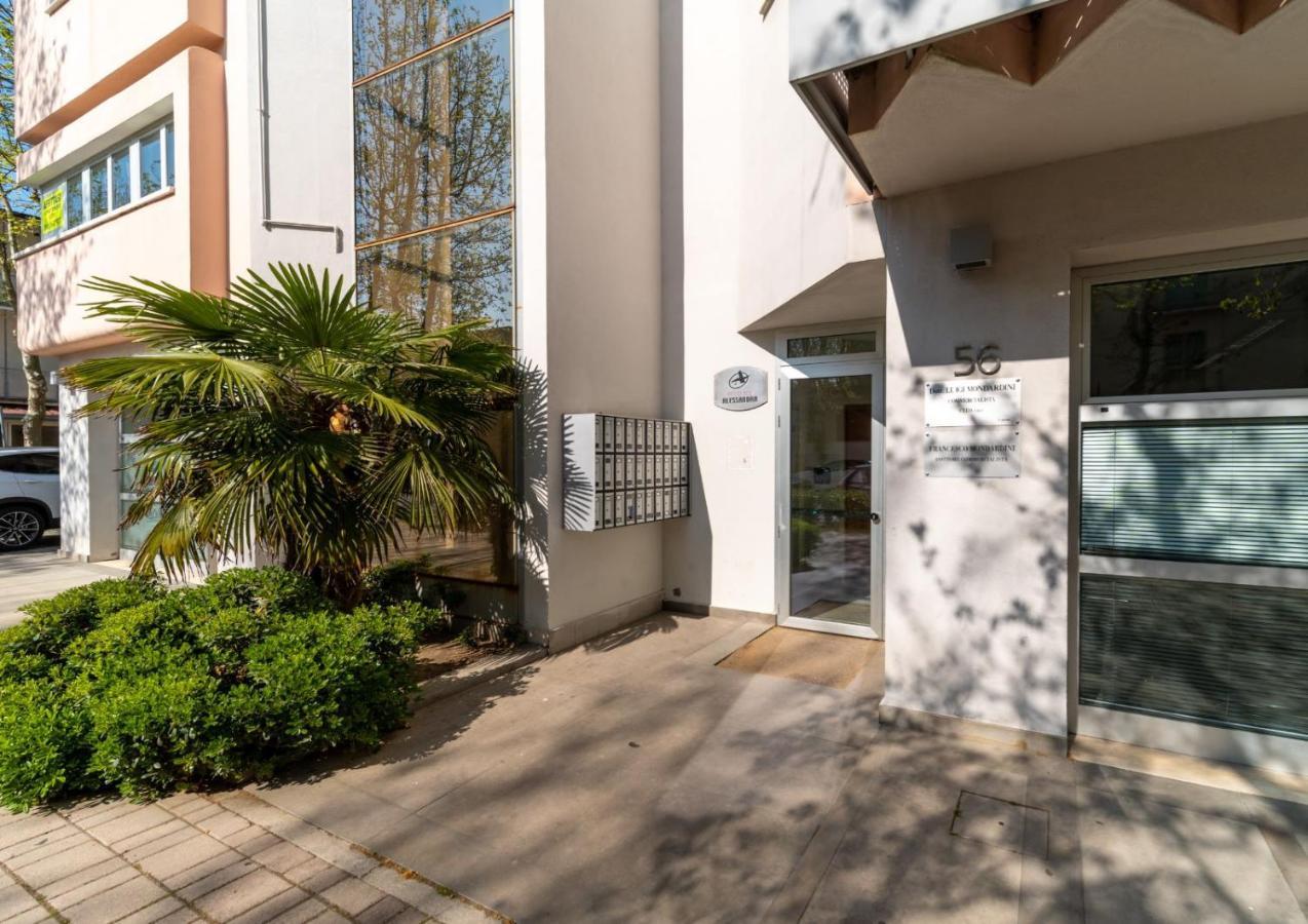 Residence Alessandra Чезенатико Экстерьер фото