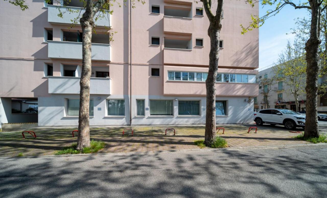 Residence Alessandra Чезенатико Экстерьер фото