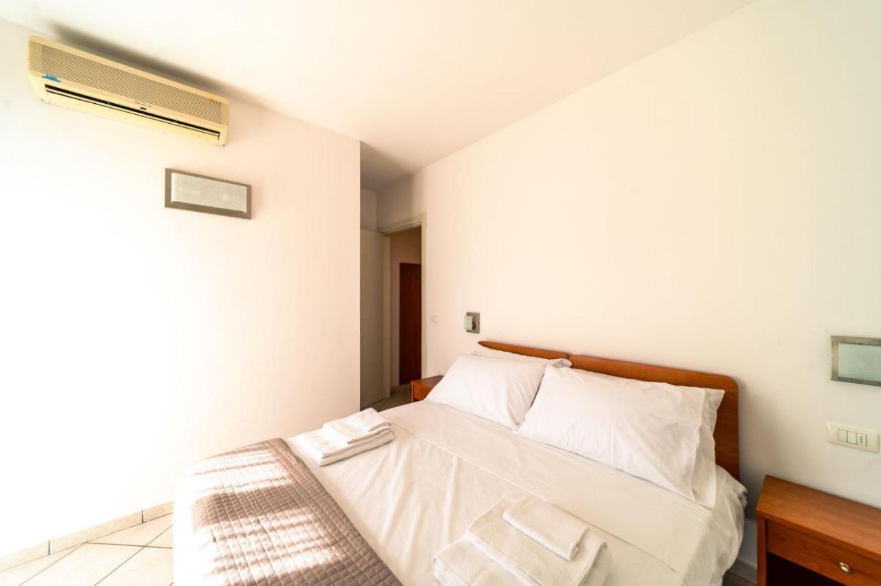 Residence Alessandra Чезенатико Экстерьер фото